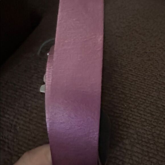 Versace Logo Belt Buckle with Raspberry Leather Belt – Designer Fashion Accessor - Picture 3 of 3